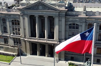 Estas son las 10 mejores escuelas de derecho de universidades chilenas según prestigioso ranking internacional