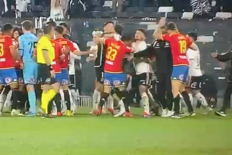 Brayan Cortés y tres jugadores más se fueron expulsados en el Colo Colo vs. Unión Española.