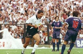 Leyenda de Colo Colo obtiene la licencia de entrenador e hinchas albos lo piden en Macul