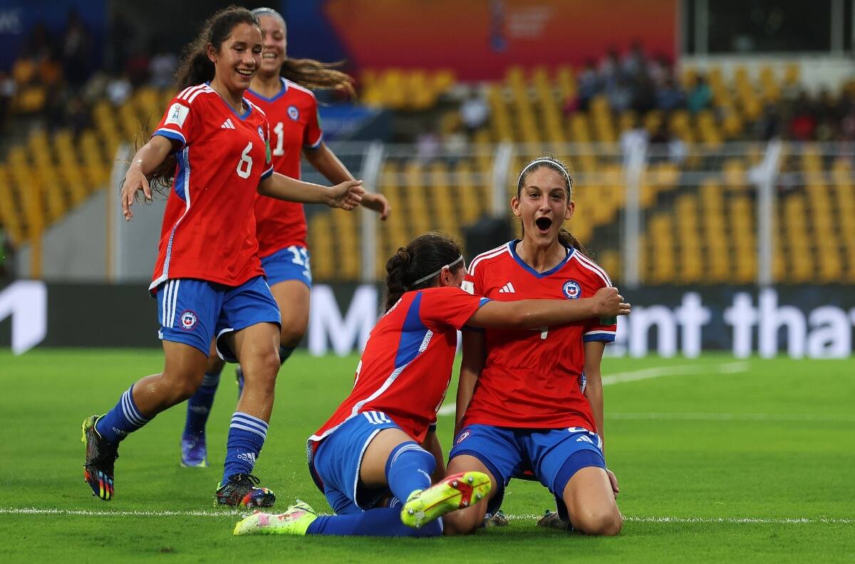 VIDEO | "Cierren todo" El gracioso gesto de Tali Rovner tras el golazo de Anaís Cifuentes en el Mundial Femenino Sub 17 de India