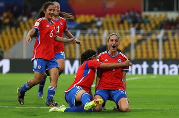 VIDEO | "Cierren todo" El gracioso gesto de Tali Rovner tras el golazo de Anaís Cifuentes en el Mundial Femenino Sub 17 de India
