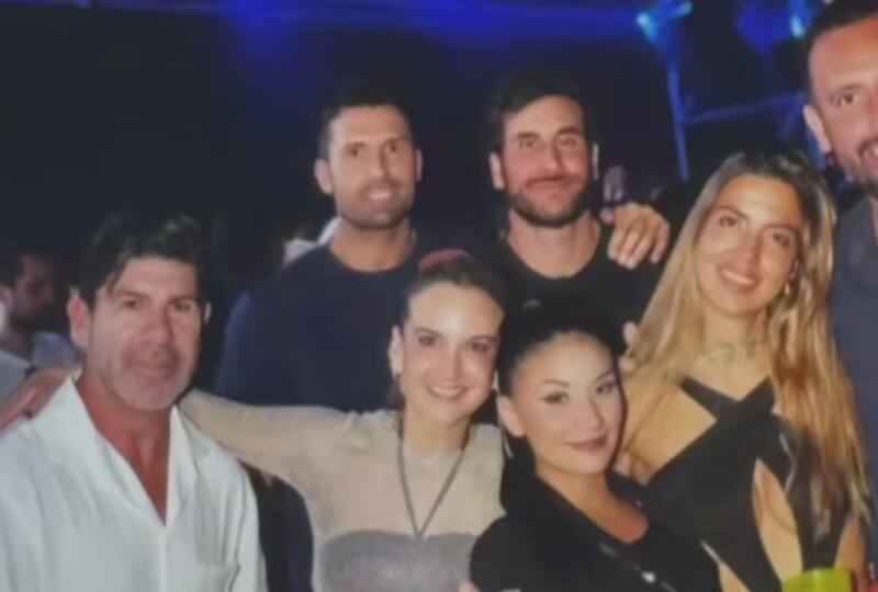 fotografiado con su nueva pareja y amigos en disco de Punta del Este.