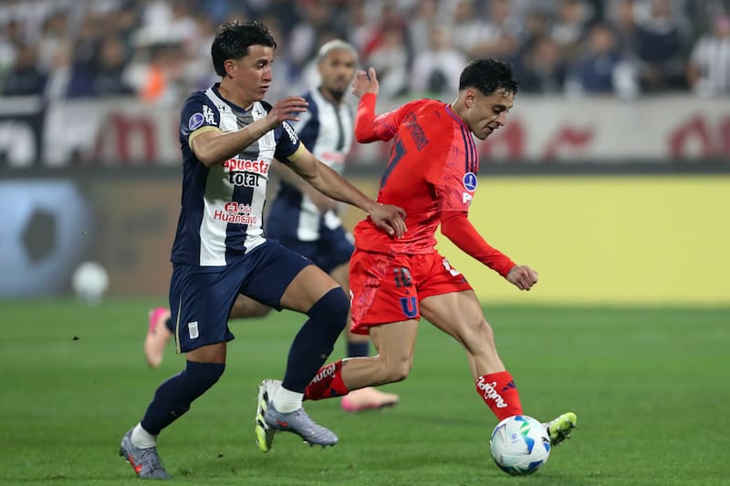 Ambiente hostil para los chilenos presentes en el partido entre Alianza y la U. EFE