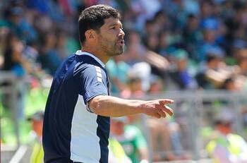 Deportes Valdivia desvinculó a su técnico Arturo Norambuena
