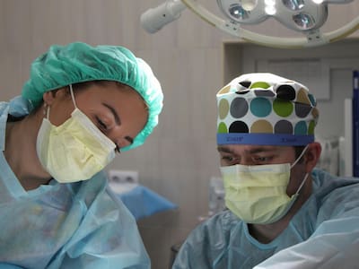 Ministerio de Salud busca trabajadores en la Región Metropolitana: Sueldos superan el $1.900.000
