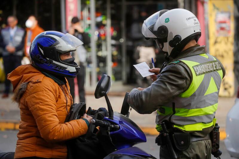 Estos son los automotores que no podrán circular por la Región Metropolitana este primer día de la semana.