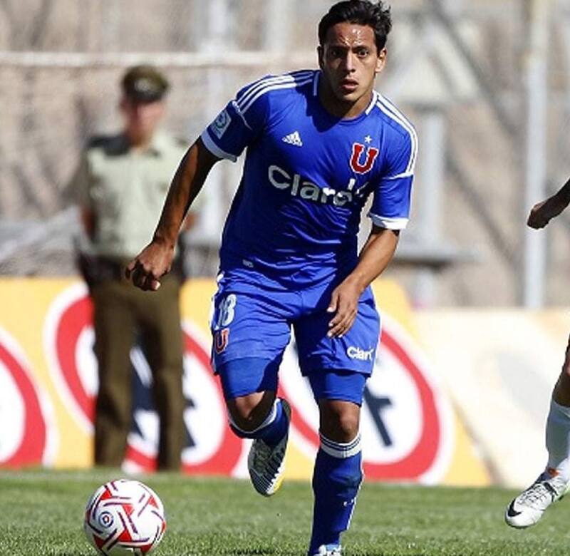 El exlateral de la U Sergio Velásquez en el duelo de los azules frente a Cobresal en 2013.