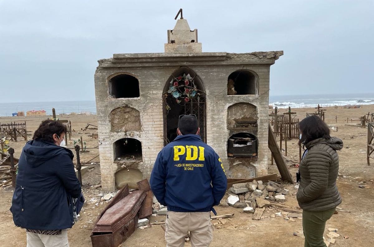 Destruyen tumba en cementerio de Tocopilla: sacaron cadáver de ataúd