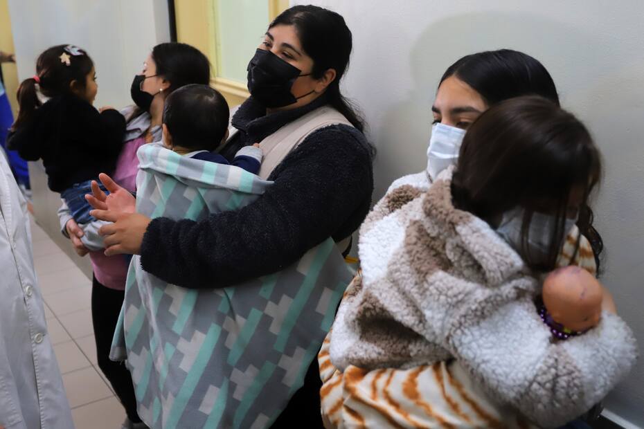 El alza en casos de virus respiratorios es la causa del adelanto de las vacaciones de invierno en 2024.