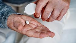 Adultos mayores pueden recibir reembolso de $5.000 por cada compra en medicamentos: así se solicita el dinero