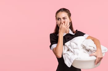 Elimina el olor a humedad de tu ropa con este truco infalible