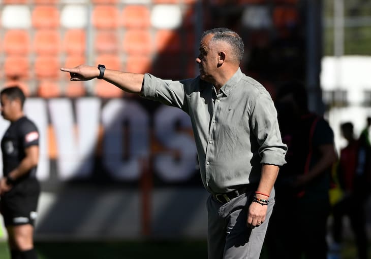 Confirmado: DT del fútbol chileno fue despedido a última hora del domingo