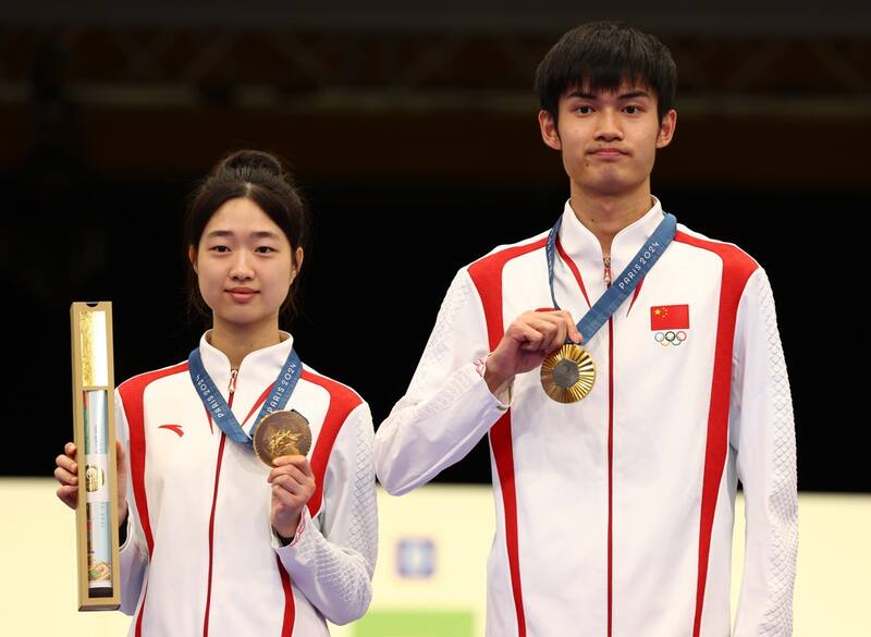 Los chinos Yuting Huang y Lihao Zheng son los primeros medallistas olímpicos de París 2024.