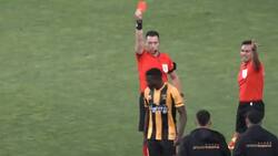 VIDEO | Jugador de Fernández Vial arriesga las penas del infierno por agredir a un guardalíneas