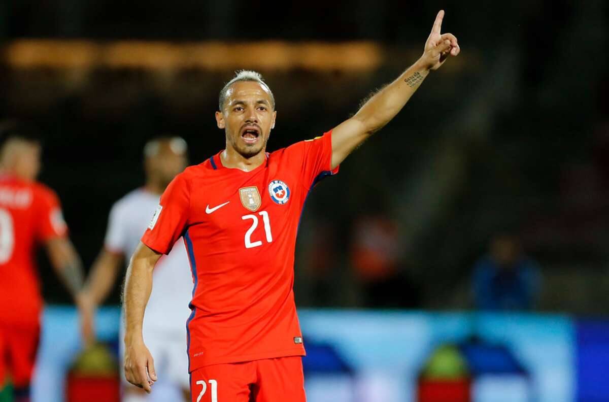 Sebastián Abreu: "Marcelo Díaz no puede estar fuera de la Selección Chilena"