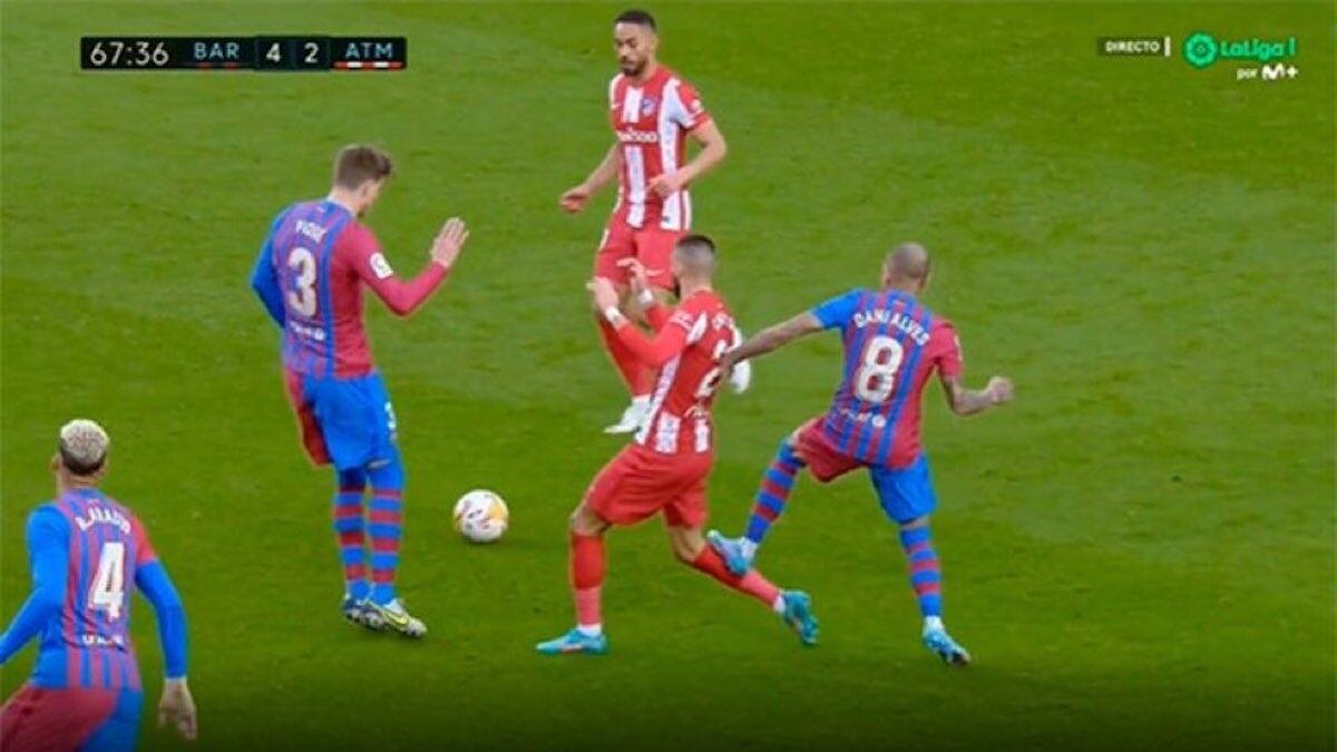 VIDEO | La brutal patada de Dani Alves que terminó en expulsión ante el Atlético de Madrid