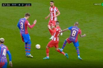 VIDEO | La brutal patada de Dani Alves que terminó en expulsión ante el Atlético de Madrid