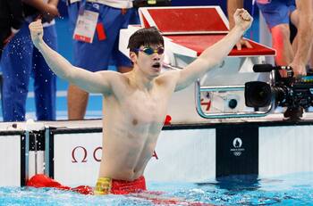 VIDEO | París 2024: Fenómeno chino rompió récord mundial en natación con solo 19 años