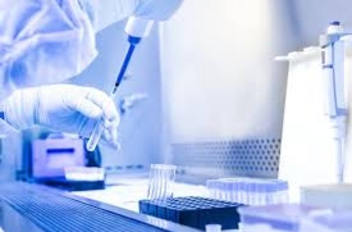 Desalojaron fábrica de vacunas contra el coronavirus AstraZeneca por un “paquete sospechoso”