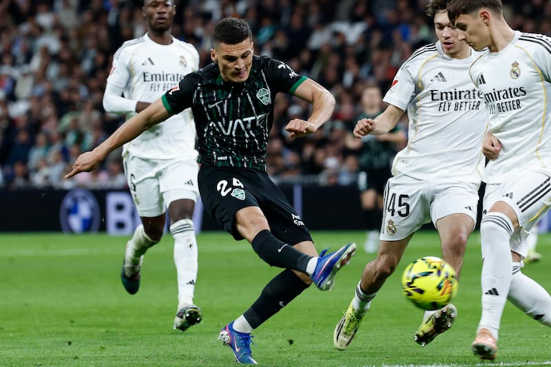 Fue titular en la derrota de Elche vs Real Madrid. EFE