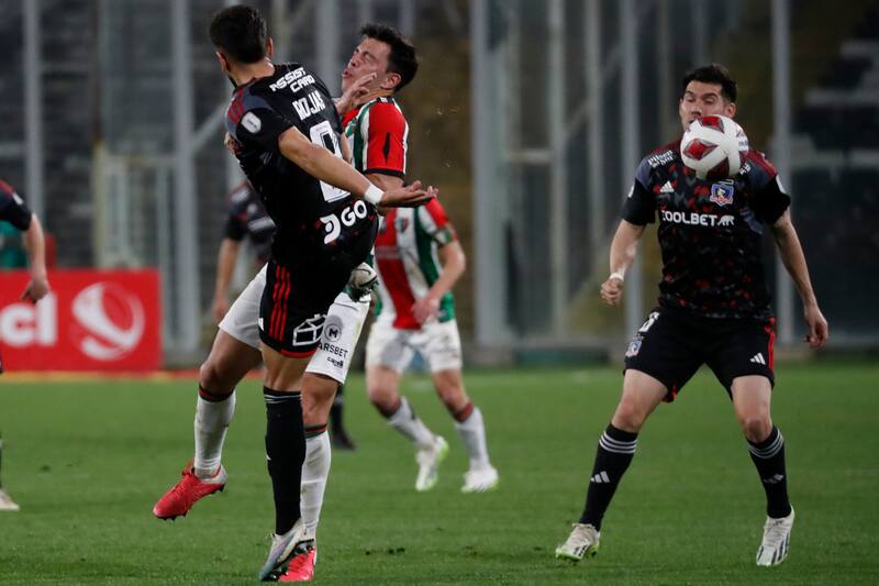 El lateral Jeyson Rojas impactó con su zapato de fútbol el rostro del defensa de Fernando Meza de Palestino. (Foto: Agencia Aton)