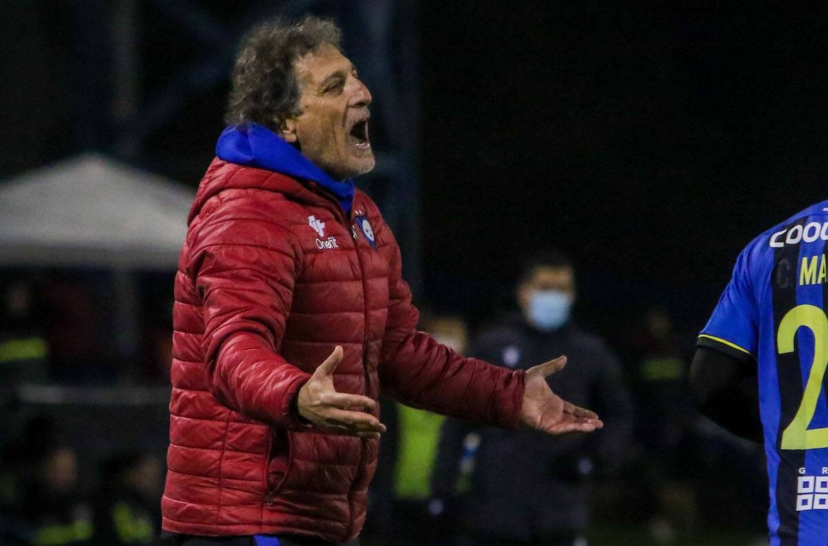 Sin dinero: el "Comandante" Mario Salas dará la pelea con el plantel que tiene en Huachipato