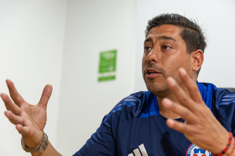 "Se sabe que hay muchos chicos que no van a llegar arriba. Entonces, cuando se necesitan cubrir tantas categorías, obviamente se trae a chicos que no van a resultar, y eso genera costos", explica.