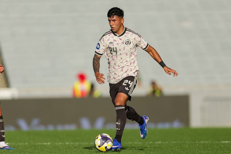 El lateral debutó con la camiseta de la Selección Chilena contra Cabo Verde. Foto: Aton.