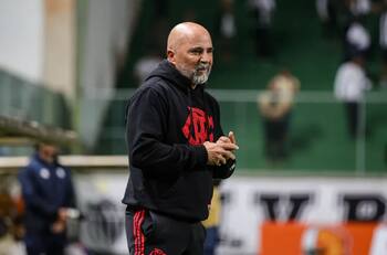 Jorge Sampaoli prepara el buzo y podría reencontrarse con La Roja en las Eliminatorias