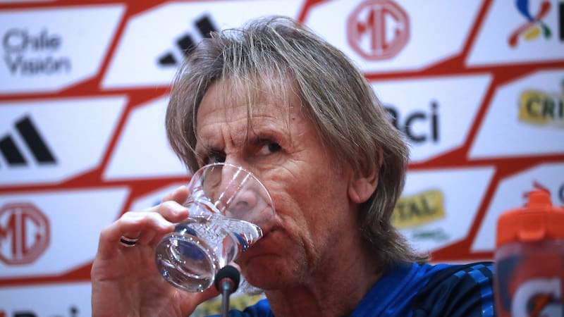 ¿La gran sorpresa de La Roja? Aseguran que Ricardo Gareca reservó a este delantero del extranjero