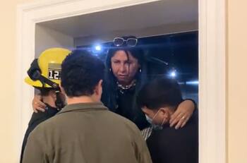 VIDEO | Convencional Giovanna Grandón quedó atrapada en ascensor y debió ser rescatada por Bomberos