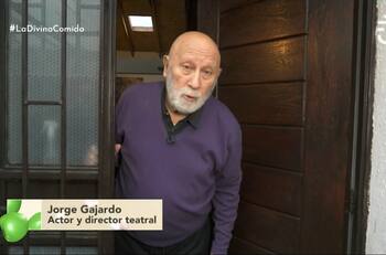 Lleno de plantas y decoraciones: Así es la amplia y cómoda casa de Jorge Gajardo, recordado actor de "Los Venegas"