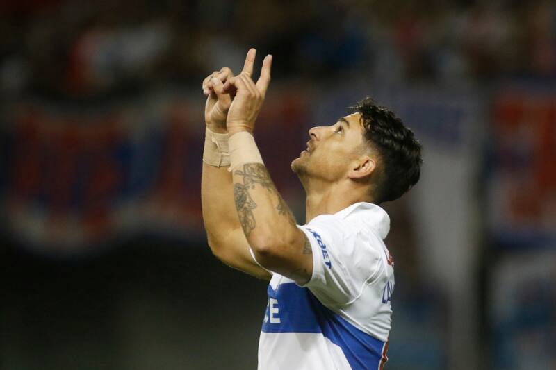 Fernando Zampedri va por el récord de ser el máximo goleador en la historia de Católica. Foto: Agencia Aton.