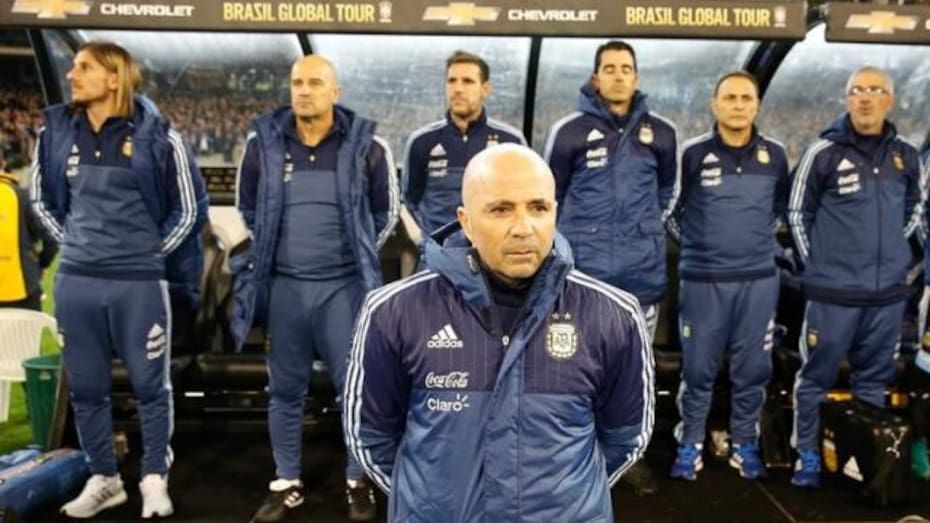 Proponen a Nicolás Diez (al fondo, tercero de izquierda a derecha) como nuevo DT de La Roja. Foto: @Rodrigo Néspolo