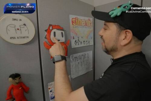 Tiene estudio de grabación y un rincón ñoño: así es la casa de Don Rorro, vocalista de Sinergia
