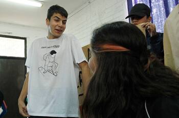 Servel se querella contra exdirigente de la ACES por llamar a esconder el carné de quienes voten por Kast