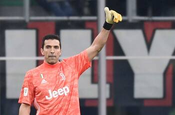 Sigue vigente: Gianluigi Buffon se lució con dos tremendas tapadas en Copa Italia