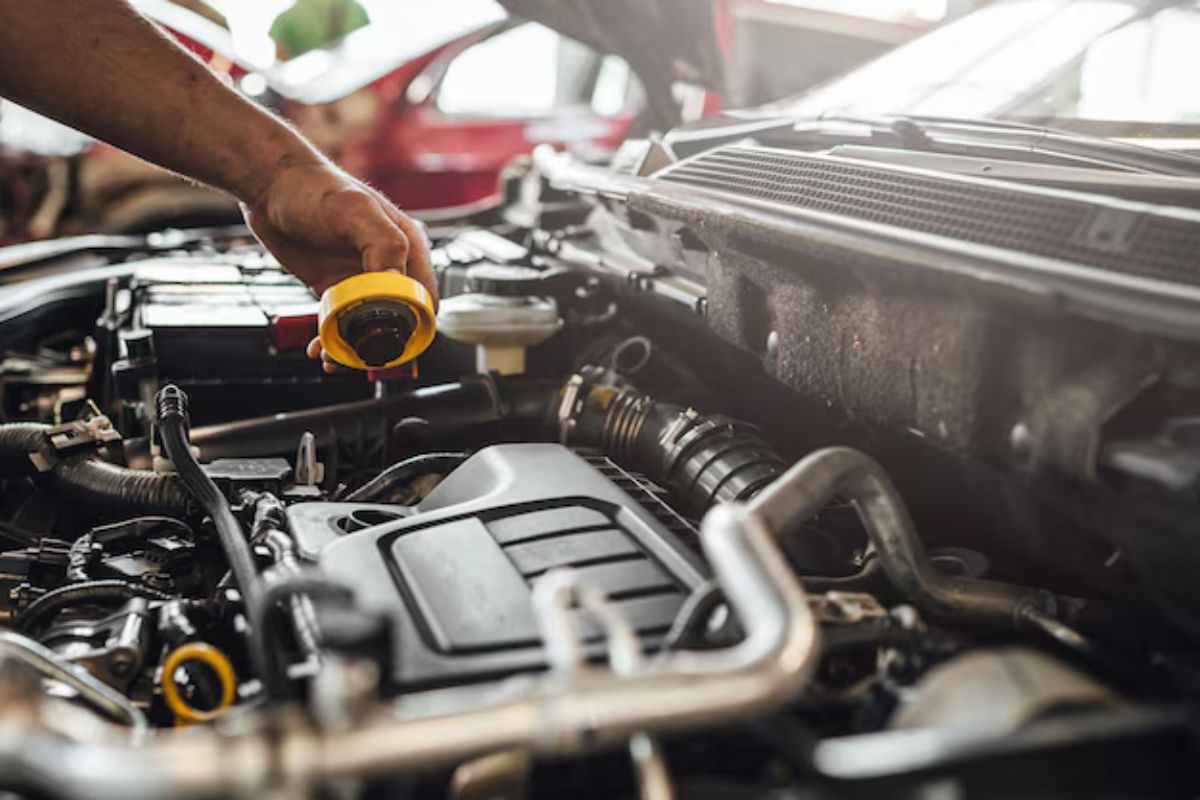 ¿Cuándo cambiar el aceite del motor del auto?: Estas son las CUATRO señales que debes tener en cuenta