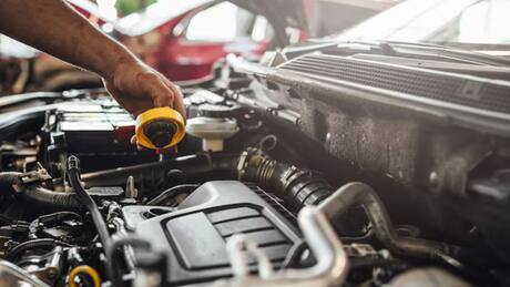 ¿Cuándo cambiar el aceite del motor del auto?: Estas son las CUATRO señales que debes tener en cuenta