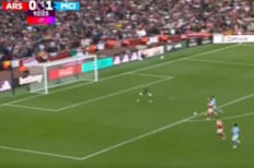 VIDEO | El extraordinario sombrero de Gabriel Martinelli que selló la igualdad entre Arsenal y el City