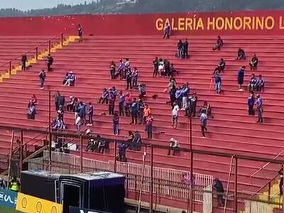 VIDEO | A una hora del partido: el poco ambiente en Santa Laura para la Supercopa