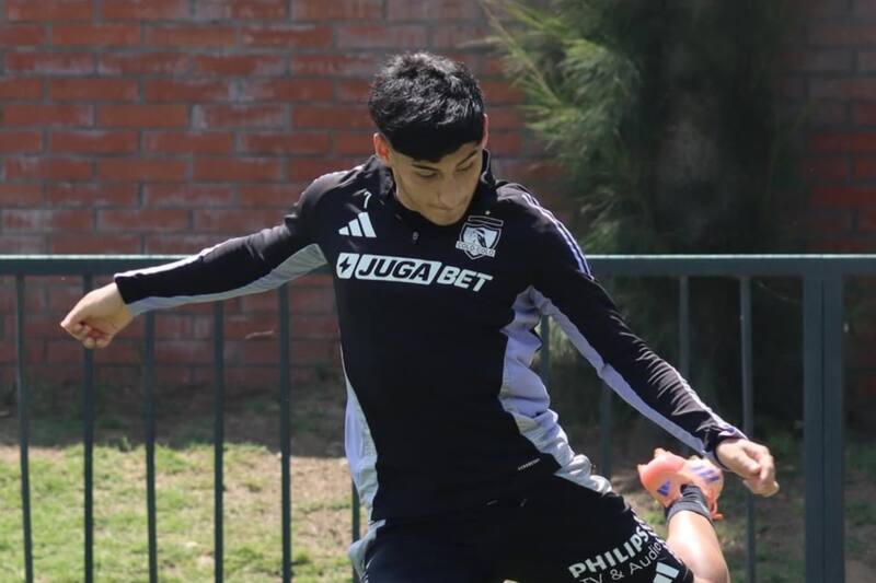 El delantero no fue citado para enfrentar a Cobresal, pero podría sumar minutos en la semifinal ante Santiago Wanderers Sub 20. Foto: Colo Colo Fútbol Joven.
