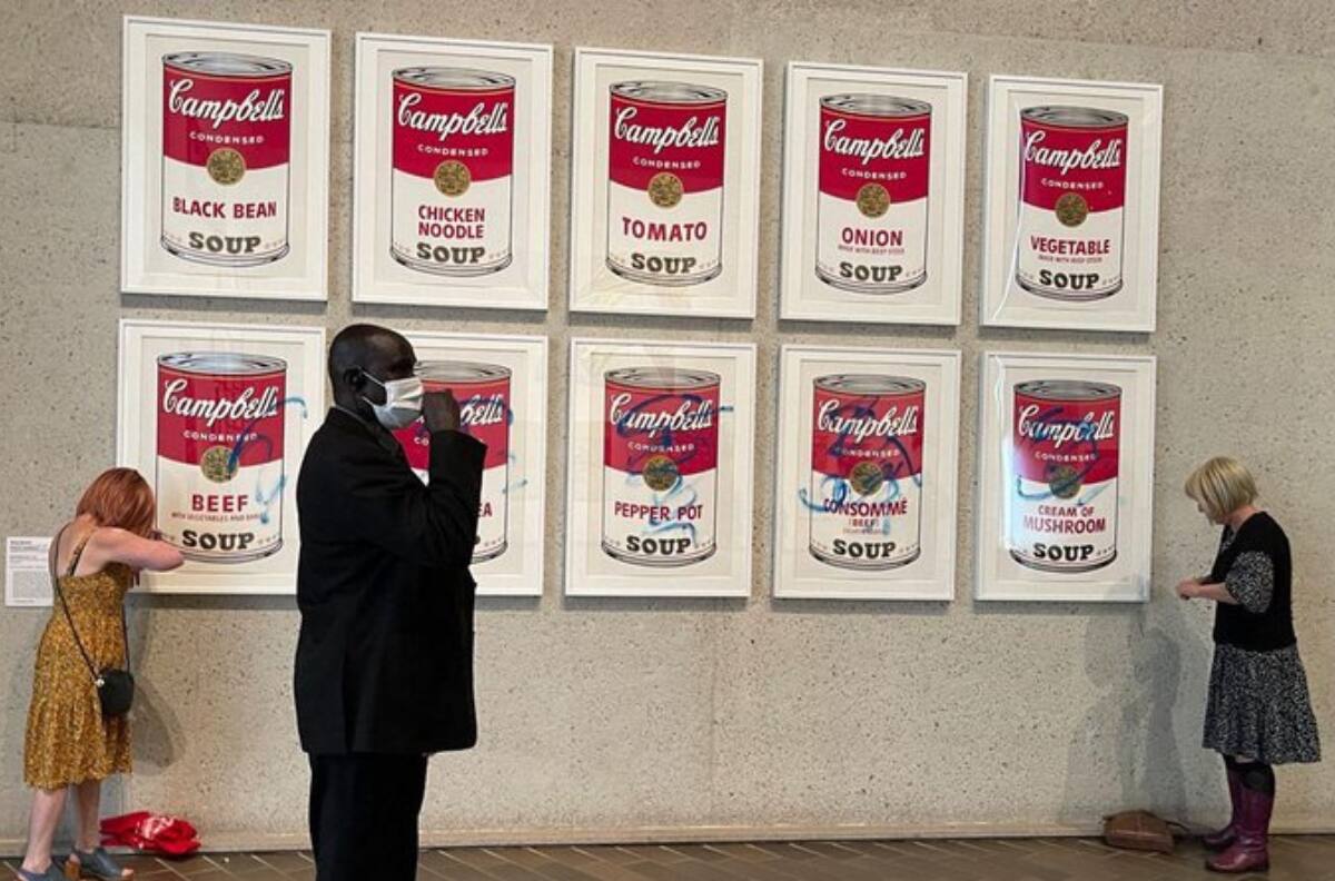 VIDEO | Activistas climáticas se pegaron a una obra de Andy Warhol en museo de Australia