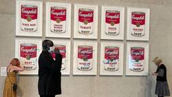 VIDEO | Activistas climáticas se pegaron a una obra de Andy Warhol en museo de Australia