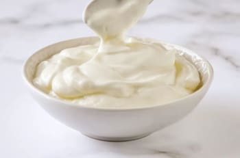 Receta de lactonesa: Con dos ingredientes puedes hacer esta mayonesa de leche sin huevo