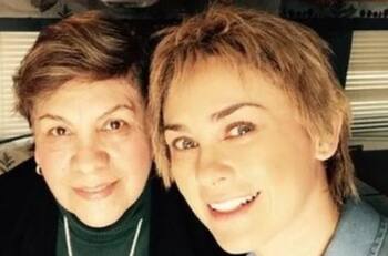 Con profunda tristeza: Aracely Arámbula reaparece tras la muerte de su madre