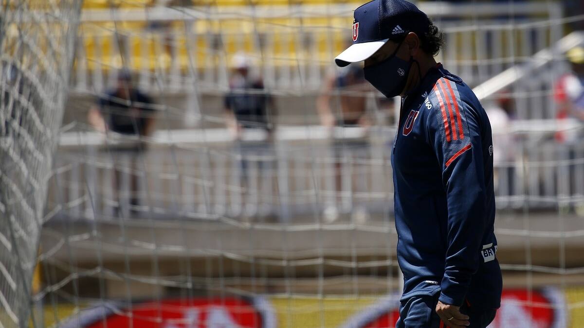 Los dos técnicos extranjeros que sondean en la U para reemplazar a Esteban Valencia en 2022