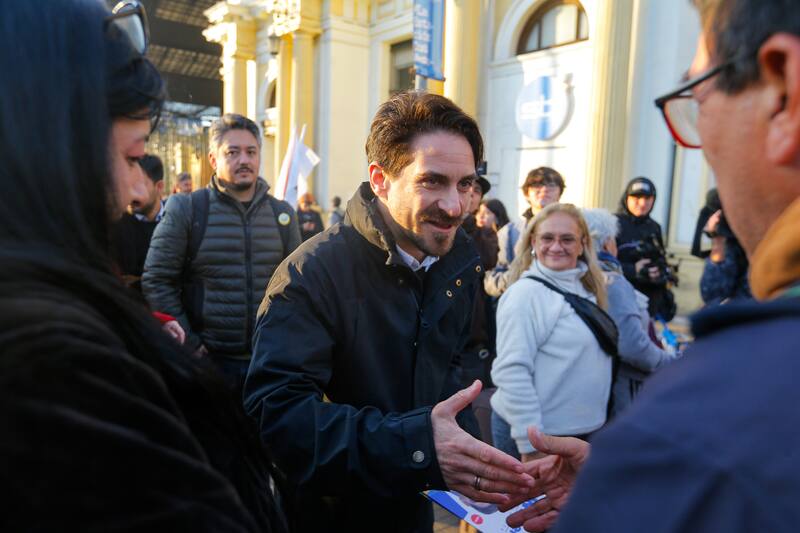 El diputado es el candidato a primarias del Frente Amplio.