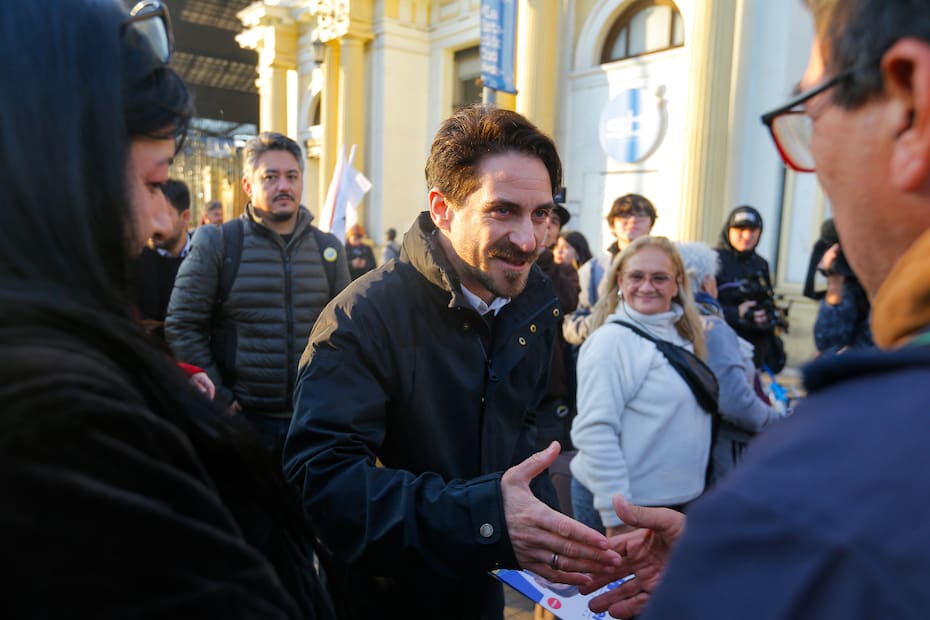 El diputado es el candidato a primarias del Frente Amplio.