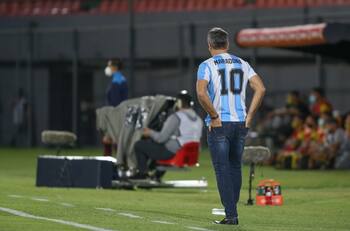 Increíble: DT brasileño  dirigió en la Libertadores con la camiseta de Maradona